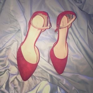 Pointed Toe Heel with Ankle Strap